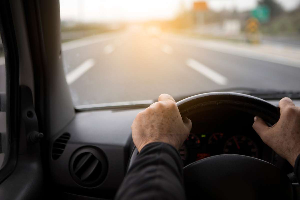 Motoristas Bilíngues: Facilitando a Comunicação no Transporte Executivo