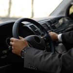 Aluguel de carro com motorista no Rio de Janeiro: diária, transfer ou motorista à disposição?